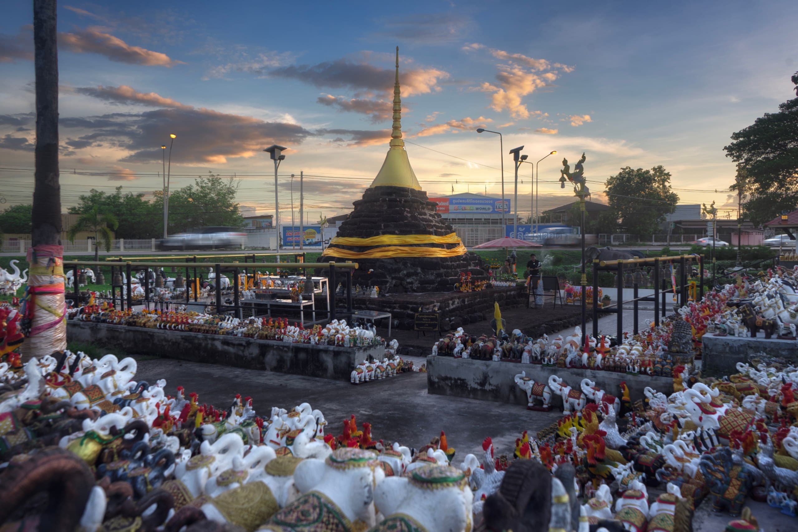 Phra That Phon Thong: Sacred Ancient Site, Wishes Granted