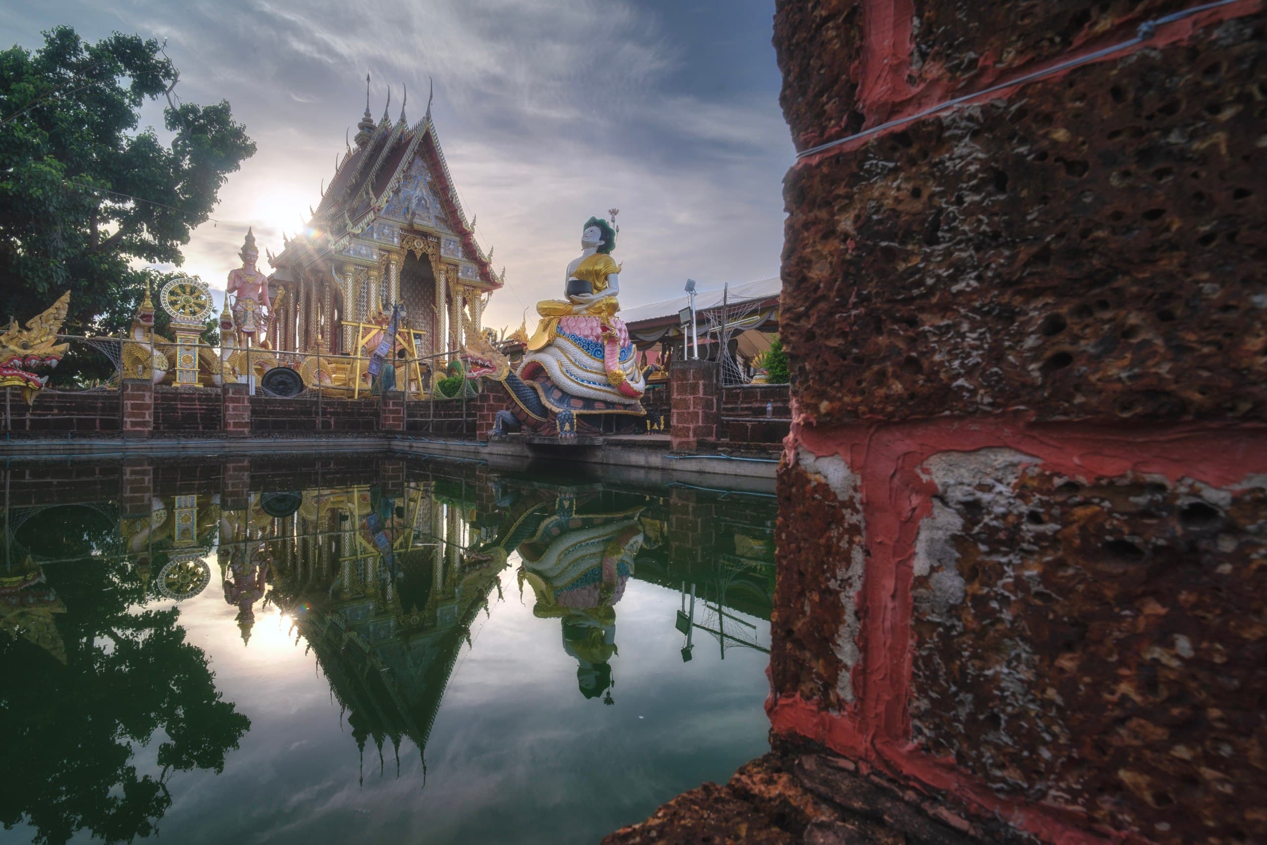 Wat Sa Mani Ban Phak Top: Sacred Blessings, Beautiful Architecture, Ancient Well
